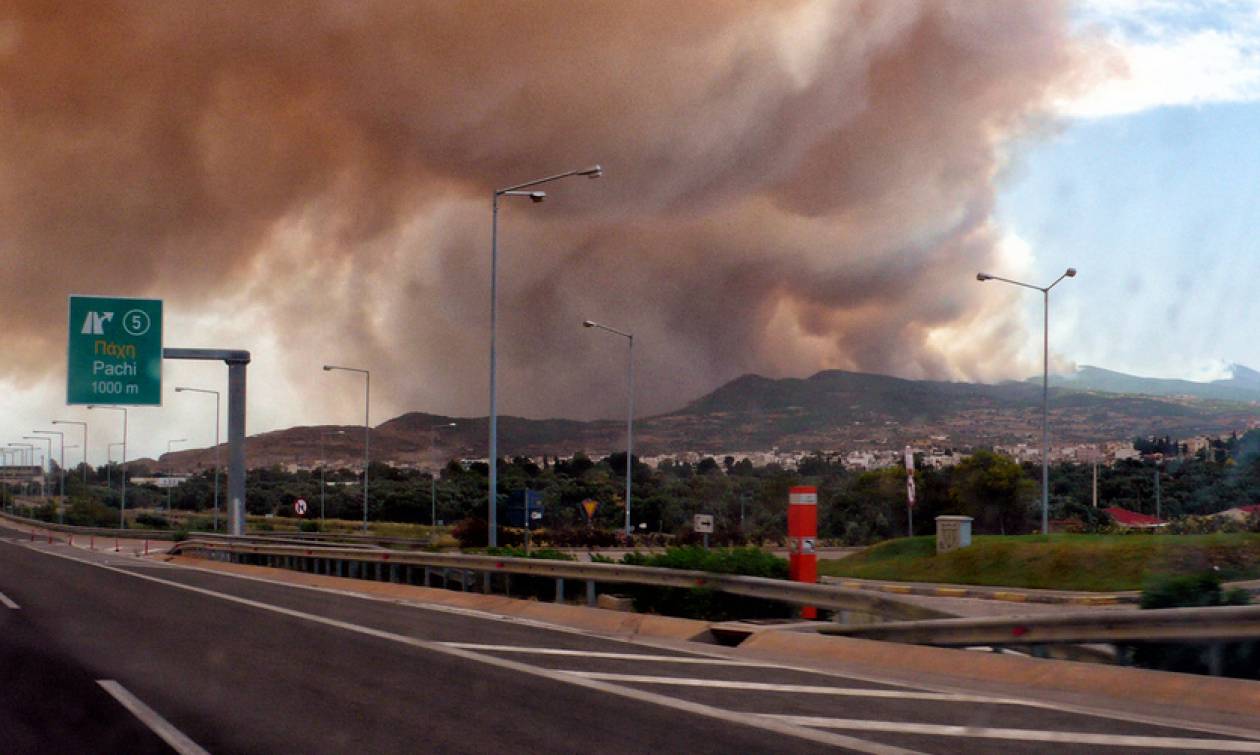 Φωτιά ΤΩΡΑ στην Κινέτα: Κλειστά και τα δύο ρεύματα της Εθνικής Οδού Αθηνών - Κορίνθου