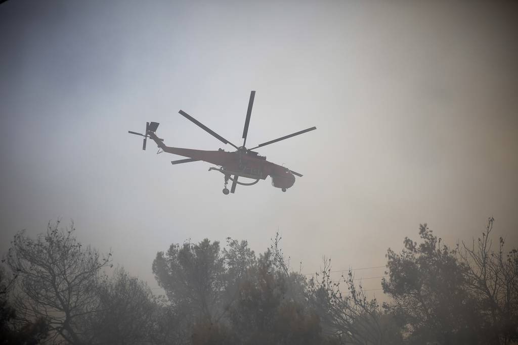 Φωτιά ΤΩΡΑ στην Κινέτα: Κλειστά και τα δύο ρεύματα της Εθνικής Οδού Αθηνών - Κορίνθου