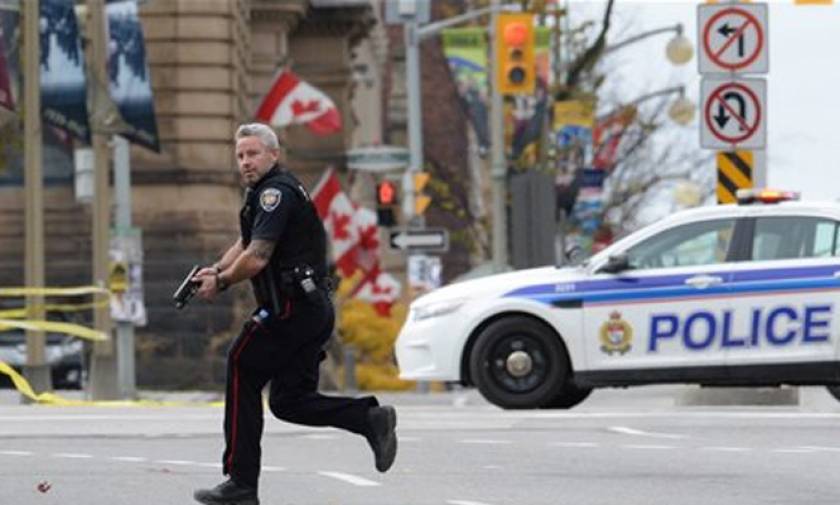 Συναγερμός στον Καναδά: Επίθεση με μαχαίρι σε στρατιώτη στο Κοινοβούλιο