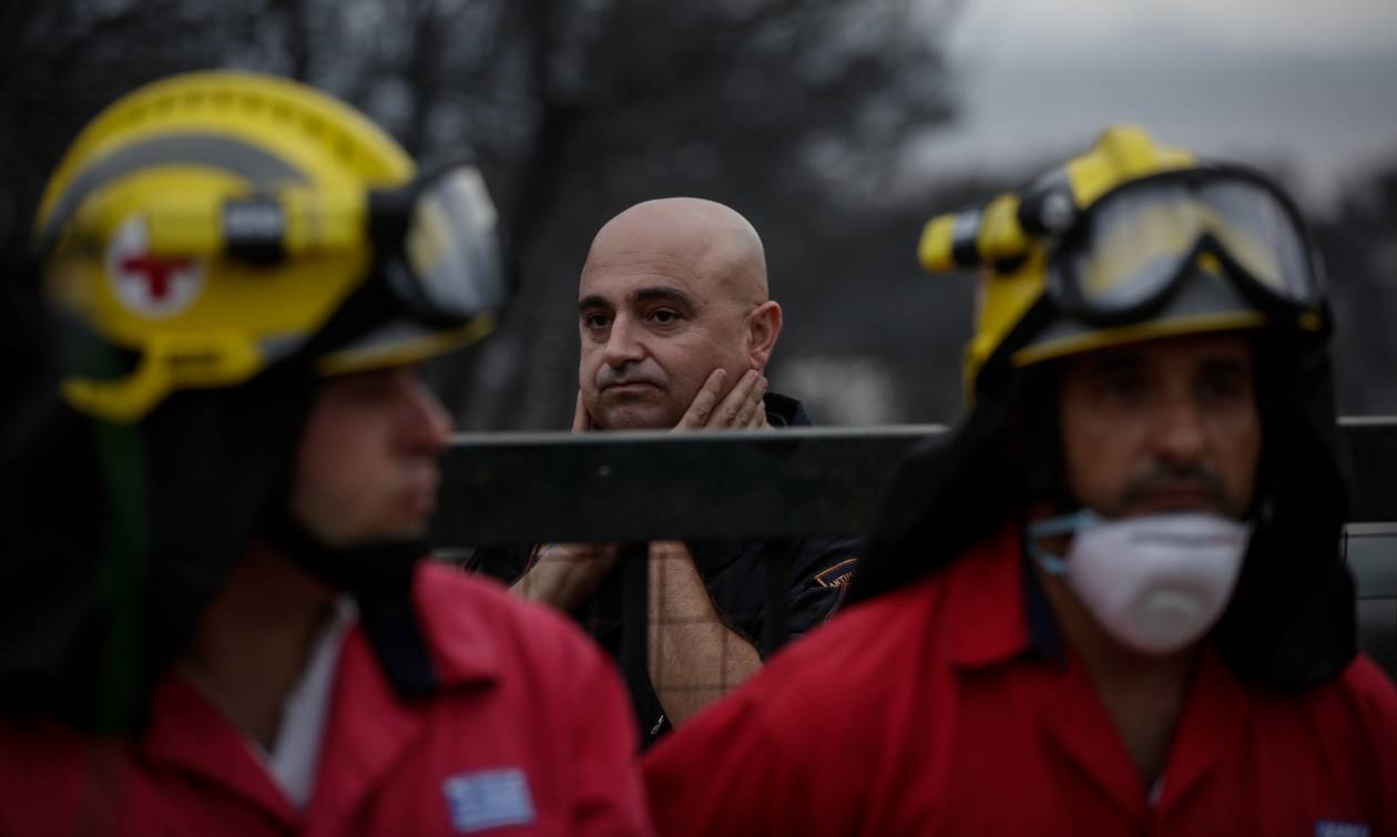 Φωτιά: Η σοκαριστική στιγμή που αντικρίζουν τους 26 νεκρούς αγκαλιασμένους στο Κόκκινο Λιμανάκι