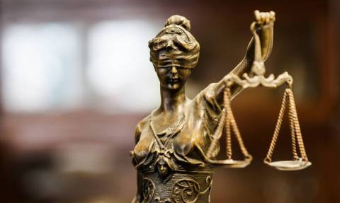 Φωτιά Αττική: Δικαστές και δικηγόροι σπεύδουν υπέρ των πυρόπληκτων