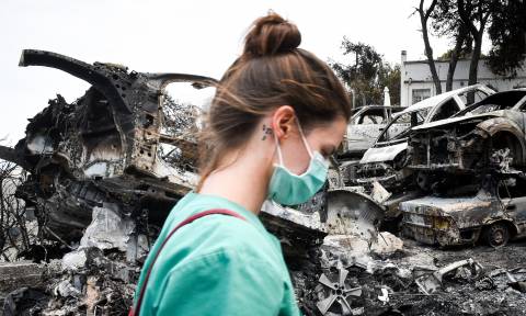 Φωτιά: Στιγμές σπαραγμού στο Νεκροτομείο Αθηνών – Ταυτοποιήθηκαν τουλάχιστον 30 θύματα