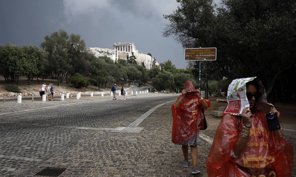 Καταιγίδα στην Αττική: Κλειστός ο σταθμός του Μετρό στην Πανόρμου