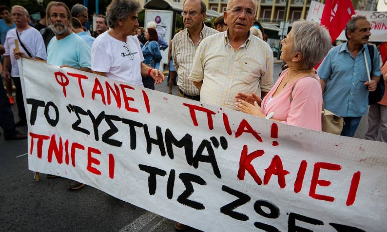 Φωτιά Μάτι: Συγκέντρωση στην πλατεία Κλαυθμώνος για τα θύματα των πυρκαγιών