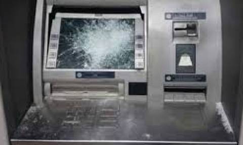 Ανατίναξαν δύο ΑΤΜ τραπεζών σε σούπερ μάρκετ στην Βαρυμπόμπη