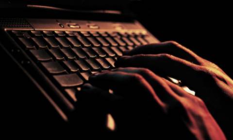 Σύλληψη άνδρα στην Αττική για πορνογραφία ανηλίκων μέσω διαδικτύου