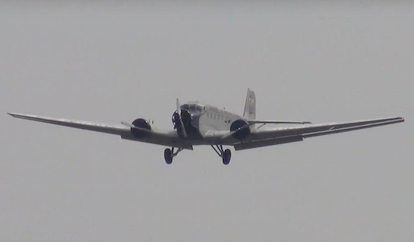 Έπεσε αεροπλάνο του Β’ Παγκοσμίου Πολέμου – Φόβοι για 20 νεκρούς (Vid)