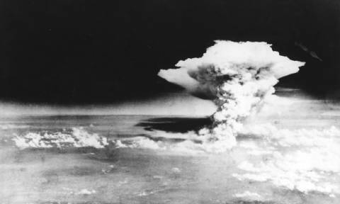 Σαν σήμερα τo 1945 η πρώτη ατομική βόμβα πέφτει στην Χιροσίμα