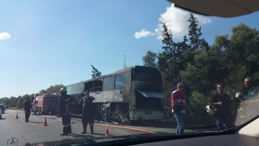 Συναγερμός στην Κρήτη: Φωτιά σε λεωφορείο γεμάτο τουρίστες – Συγκλονιστικές εικόνες