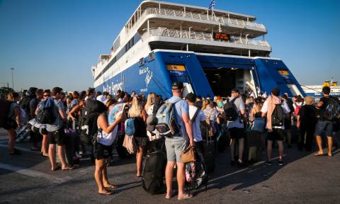 Δεκαπενταύγουστος 2018: Όπου φύγει - φύγει οι Αθηναίοι - Αυξημένη η κίνηση στα λιμάνια