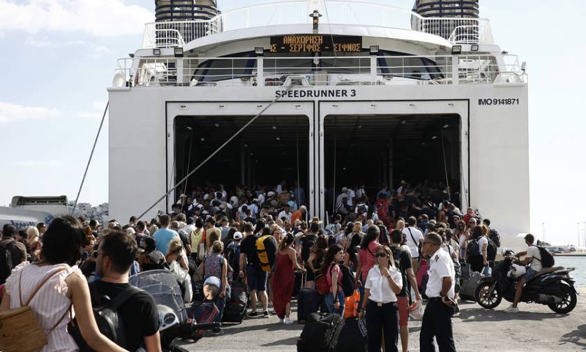 Δεκαπενταύγουστος 2018: Εγκαταλείπουν την πρωτεύουσα οι Αθηναίοι - Αυξημένη η κίνηση στα λιμάνια