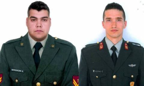 Έλληνες στρατιωτικοί - Συγκινημένοι οι γονείς τους: Ζούμε ένα θαύμα (vid)
