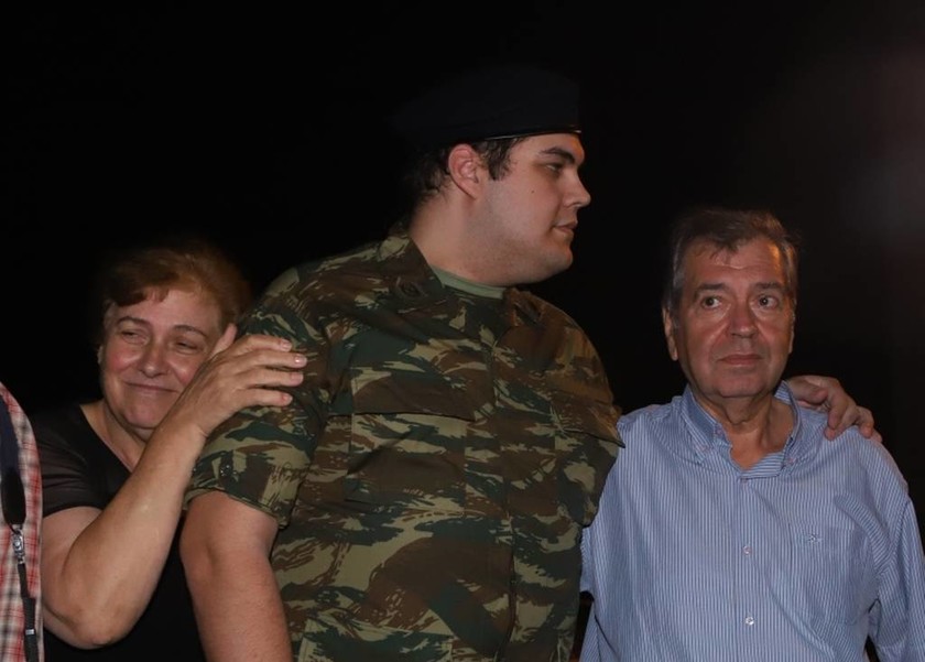 Το θαύμα της Παναγίας: Στην «αγκαλιά» της Ελλάδας οι Έλληνες στρατιωτικοί - Συγκλονιστικές εικόνες