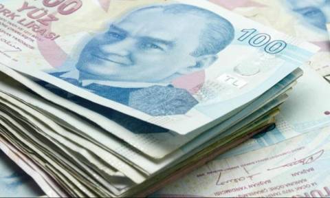 Ανακάμπτει η τουρκική λίρα έναντι του δολαρίου μετά τη στήριξη του Κατάρ