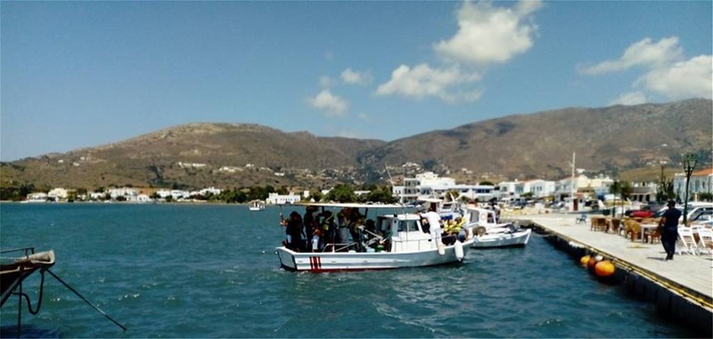 Αποκολλήθηκε το Andros Jet από το λιμάνι του Γαυρίου (pics)