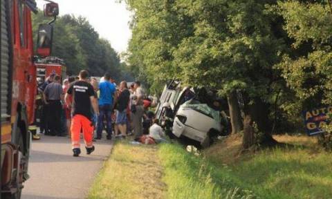 Πολωνία: Τρεις νεκροί και 18 τραυματίες σε τροχαίο με τουριστικό λεωφορείο (pics)