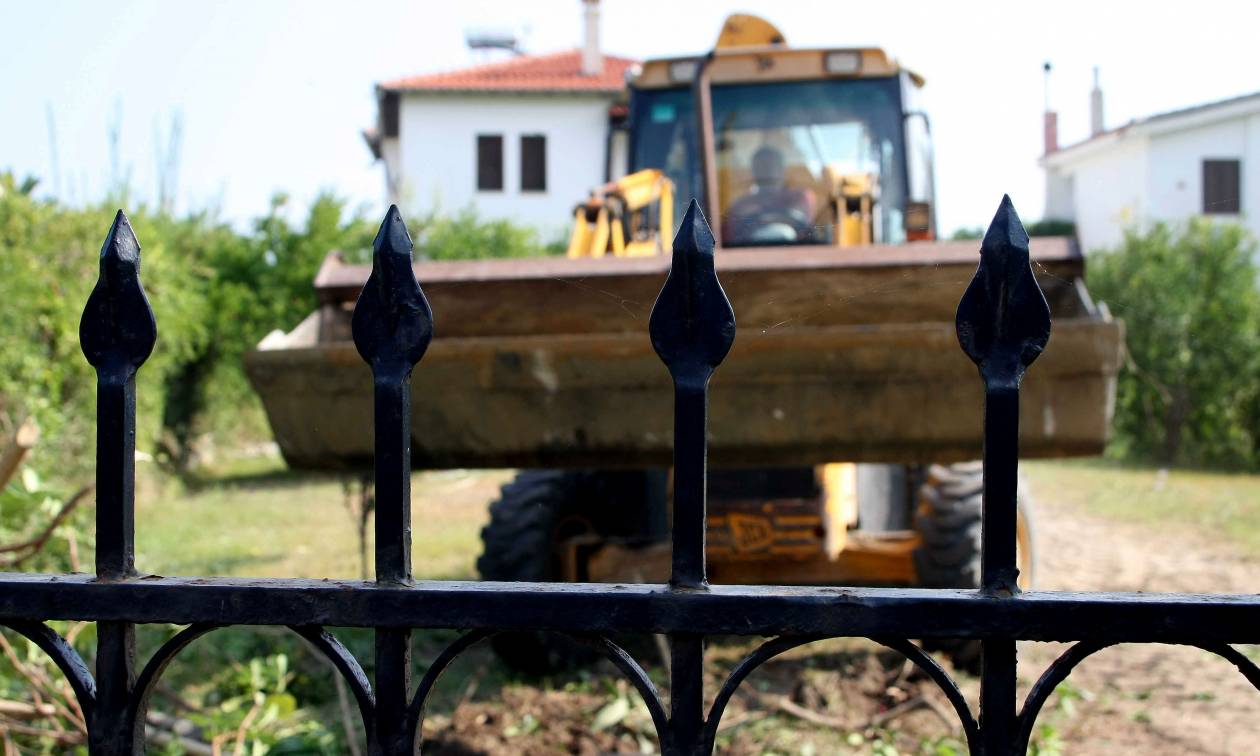 Προκήρυξη διαγωνισμού για την κατεδάφιση αυθαιρέτων στο παραλιακό μέτωπο Αθηνών - Σουνίου