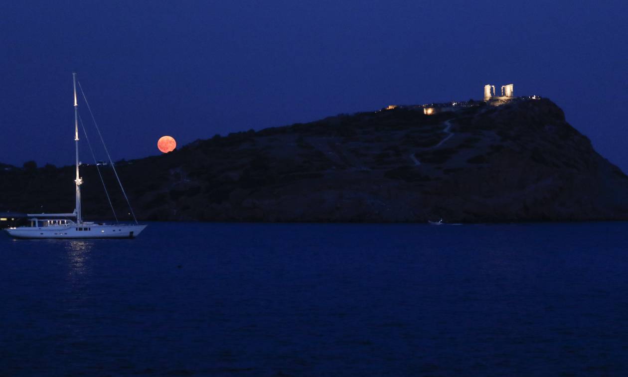 Έχει πανσέληνο απόψε… κι είναι ωραία! Μαγεύει το αυγουστιάτικο φεγγάρι (pics)