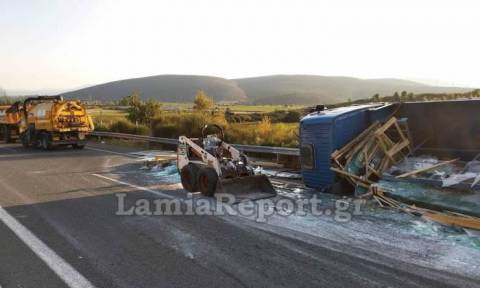 Σοκαριστικές εικόνες από το τροχαίο στην Αθηνών - Λαμίας: Απίστευτη ταλαιπωρία για τους οδηγούς