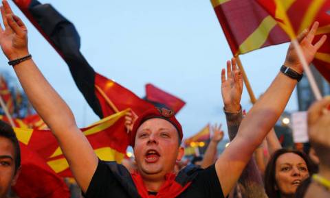 Σκόπια: Η αντιπολίτευση καλεί τους υποστηρικτές της να πράξουν κατά συνείδηση στο δημοψήφισμα