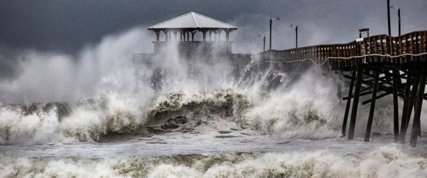 SOS για τον καταστροφικό κυκλώνα Φλόρενς: Προβλέπεται κατακλυσμιαία βροχή - Δείτε LIVE εικόνα