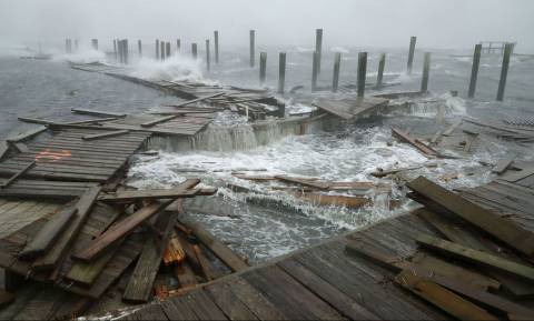 SOS για τον καταστροφικό κυκλώνα Φλόρενς: Προβλέπεται «βιβλικός κατακλυσμός» - Δείτε LIVE εικόνα