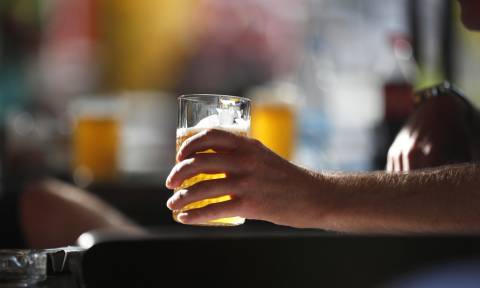 Η υπερβολική κατανάλωση αλκοόλ στο στόχαστρο του υπουργείου Υγείας