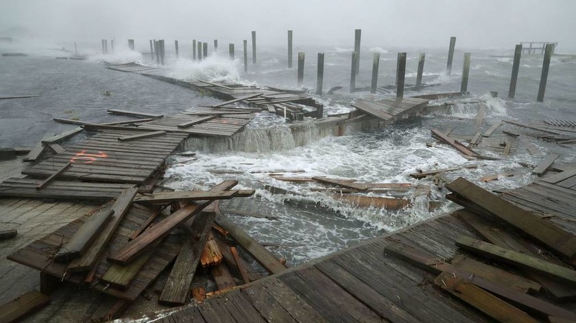 Φονικό το χτύπημα του τυφώνα Φλόρενς: Δύο γυναίκες κι ένα μωρό τα πρώτα θύματα (Pics+Vids)
