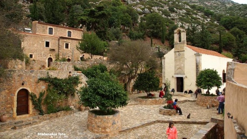 Κρήτη: Συγκινητικές στιγμές στην Ιερά Μονή Βωσάκου - Αιματηρή βεντέτα «έκλεισε» μετά από 63 χρόνια!