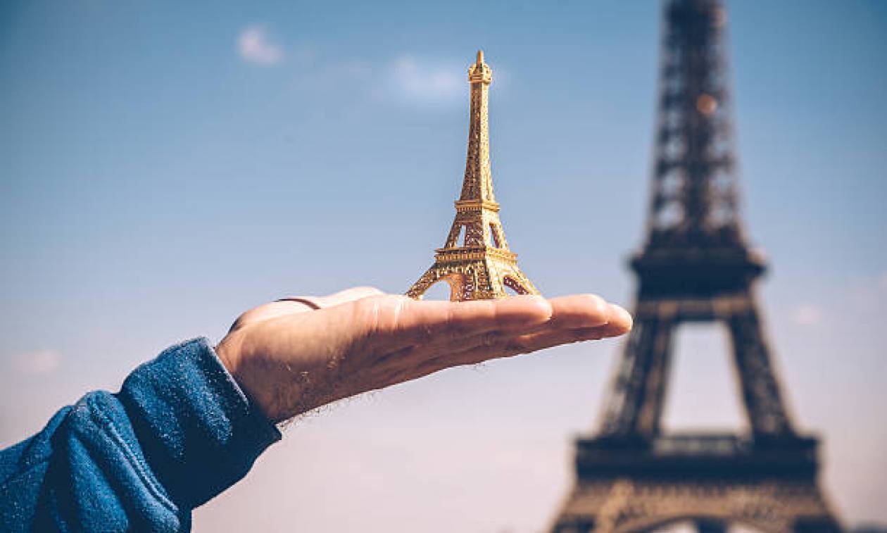 Γαλλία: Είκοσι τόνοι… Πύργων του Άιφελ κατασχέθηκαν στο Παρίσι