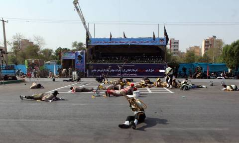 Μακελειό στο Ιράν: Δεκάδες νεκροί και τραυματίες από επίθεση σε στρατιωτική παρέλαση
