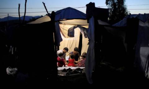 Politico: Έρευνα της ΕΕ για πιθανή κακοδιαχείριση προσφυγικών κονδυλίων στην Ελλάδα