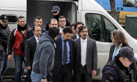 «Ντρίμπλα» Ερντογάν για τους «8»: Ζητά συνδρομή της Interpol για να εκδοθούν στην Τουρκία