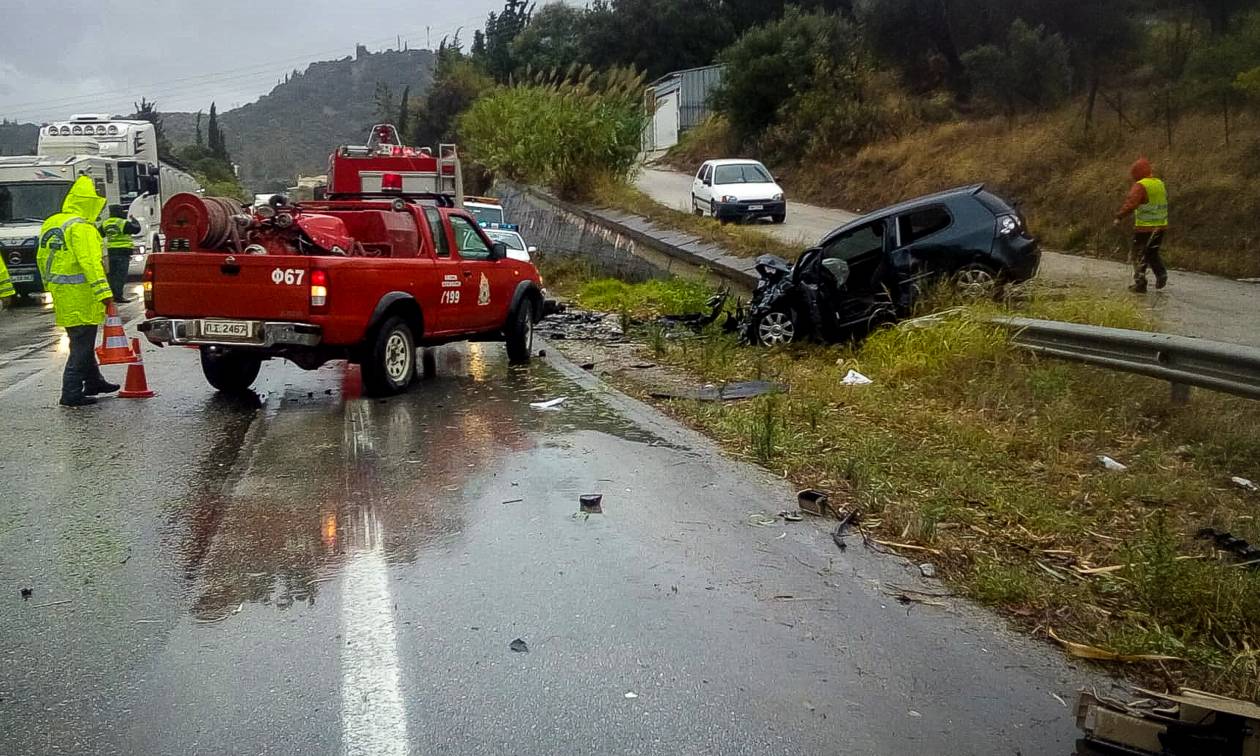 Τραγωδία στην Πατρών-Πύργου: Δύο νεκροί έπειτα από σφοδρή σύγκρουση νταλίκας με τρία Ι. Χ. (pics)