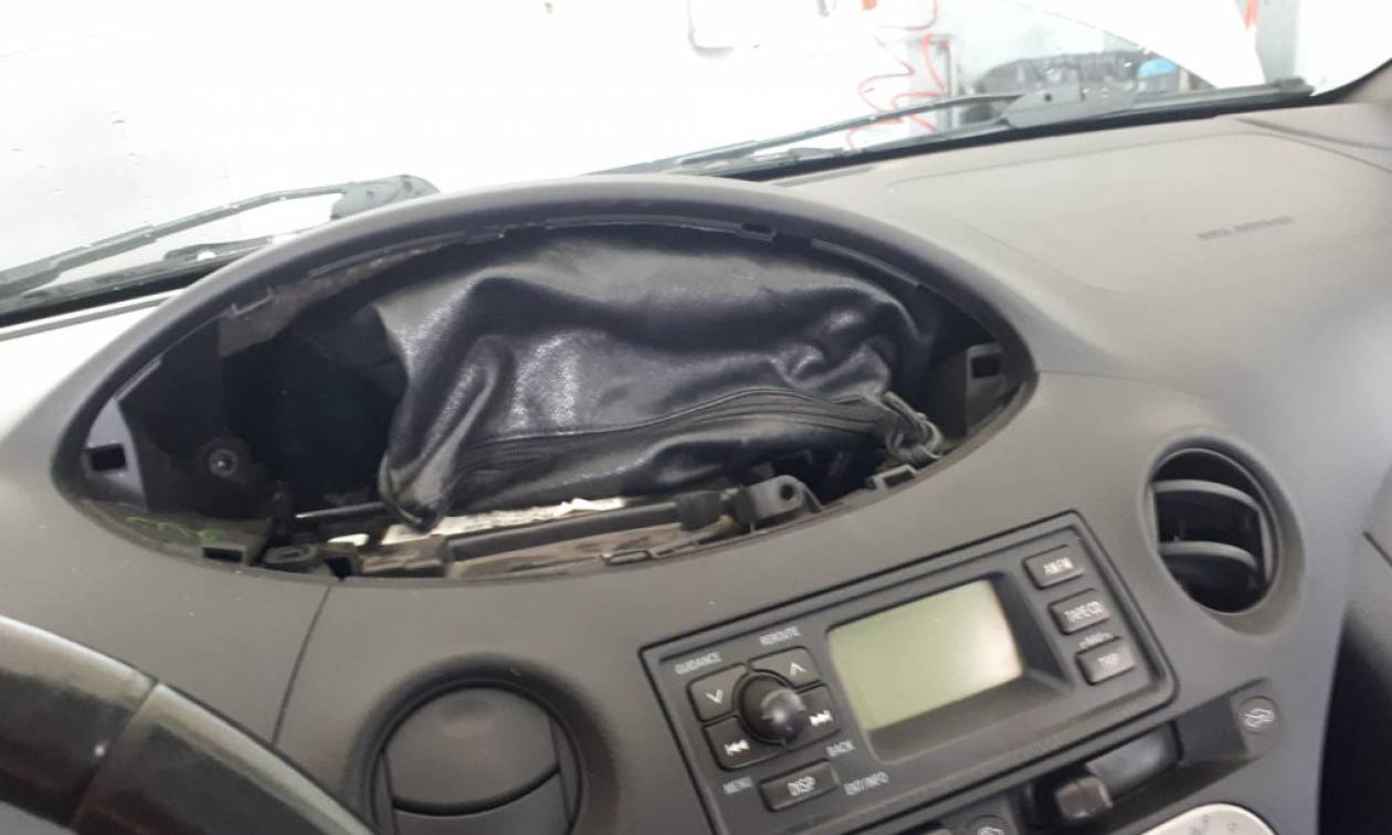 Ευρυτανία: Ο αερόσακος του αυτοκινήτου έκρυβε ένα θησαυρό! Έπαθαν πλάκα στο συνεργείο (vid+pics)