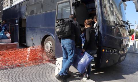 Θεσσαλονίκη: Στα Διαβατά οδηγούνται οι μετανάστες που είχαν κατασκηνώσει στην πλατεία Αριστοτέλους