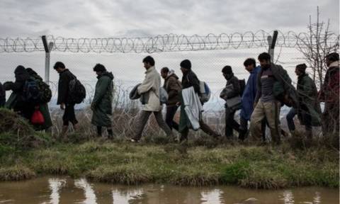 Θρίλερ στον Έβρο: Οι Τούρκοι «άνοιξαν» τα σύνορα – Ορδές μεταναστών στην Ελλάδα