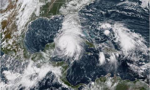 SOS για τον κυκλώνα-τέρας Μάικλ: «Φύγετε δεν θα επιζήσει κανείς» - Προβλέπεται «βιβλική καταστροφή»