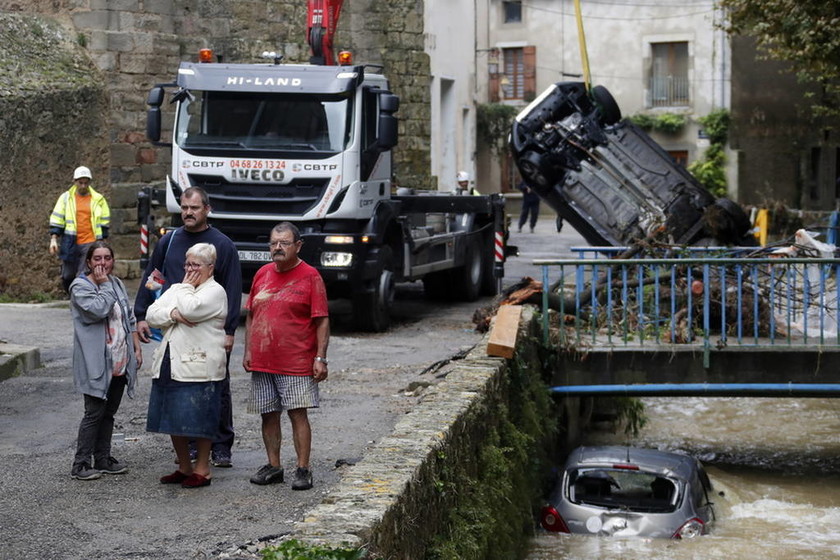 Γαλλία: Αγωνία για τα τρία άτομα που αγνοούνται μετά τις φονικές πλημμύρες (pics)