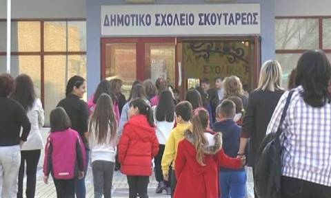Σέρρες: Δεκάδες μαθητές δεν πήγαν σχολείο διαμαρτυρόμενοι για τα προσφυγόπουλα (vid)