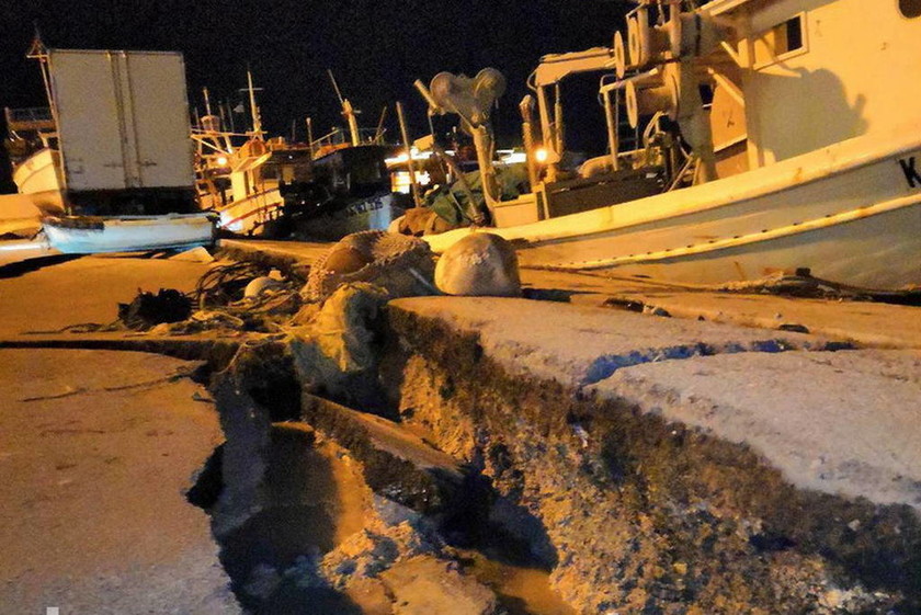 Σεισμός Ζάκυνθος: Τρόμος από τα 6,4 Ρίχτερ - Οι σεισμολόγοι περιμένουν ισχυρό μετασεισμό (pics&vid)