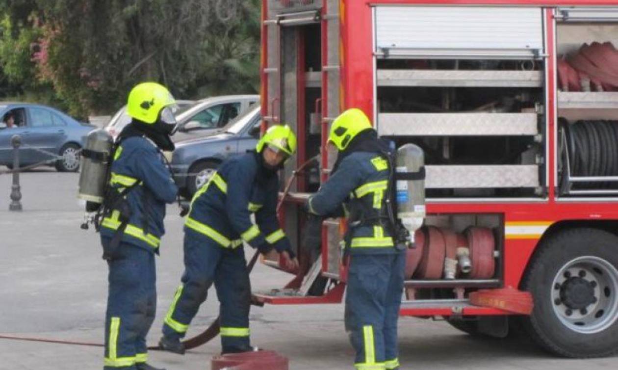 Μεγάλη φωτιά σε διαμέρισμα στη Νίκαια