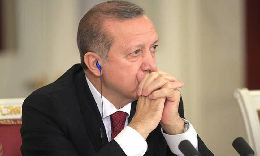 Σε κατάσταση απελπισίας ο Ερντογάν: Στο 25% έφθασε ο πληθωρισμός - «Γκρεμίζεται» η τουρκική λίρα