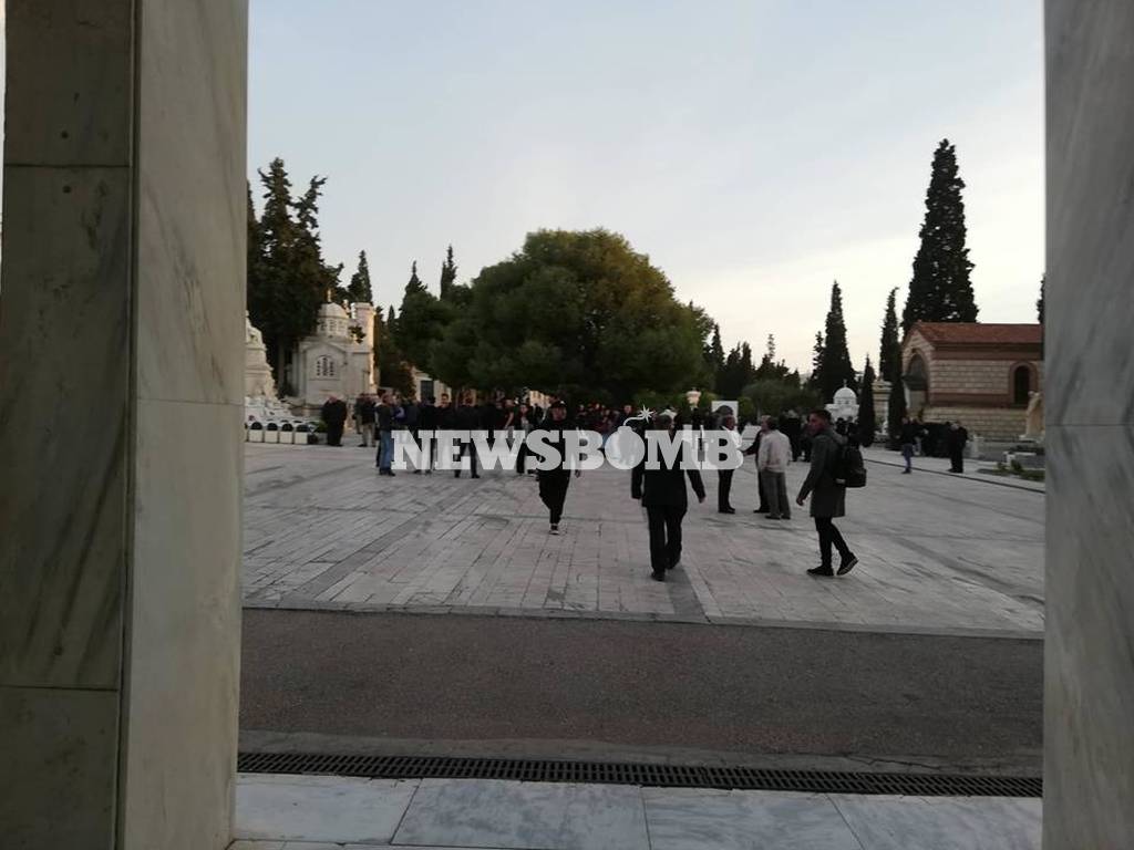 Επιμνημόσυνη δέηση και πορεία στο Σύνταγμα για τον Κωνσταντίνο Κατσίφα (pics+vids)