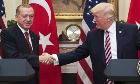 Στροφή 180 μοιρών του Τραμπ υπέρ του Ερντογάν: Προσφέρει εκατομμύρια για τη σύλληψη των εχθρών του