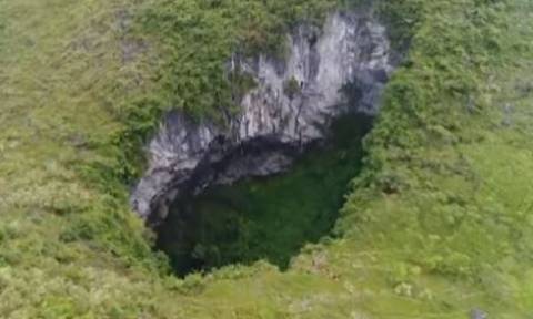 Κίνα: Επιστήμονες ανακάλυψαν γιγαντιαίο σπήλαιο που μπορεί να χωρέσει ουρανοξύστη! (vid)