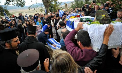 Αλβανία: Ανεπιθύμητοι 52 Έλληνες εξτρεμιστές που βρέθηκαν στην κηδεία του Κωνταντίνου Κατσίφα