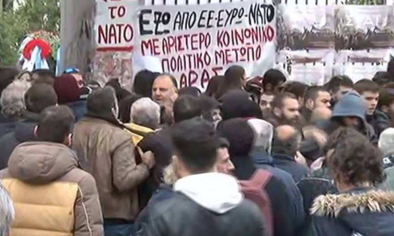 Επεισόδια στο Πολυτεχνείο: Προπηλάκισαν στελέχη του ΣΥΡΙΖΑ (pics+vids)