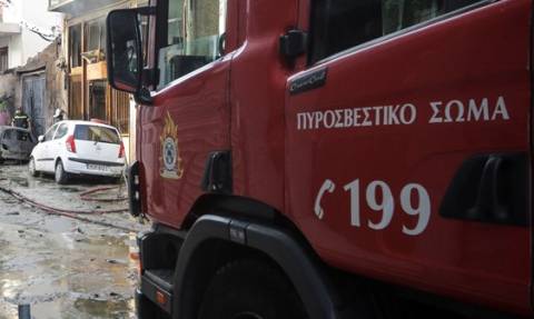 Θεσσαλονίκη: Φωτιά σε κατοικία στη Θέρμη και σε οχήματα στο Κορδελιό