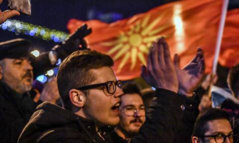 Αναβρασμός στα Σκόπια: Ξεκινούν εθνικιστικές διαδηλώσεις κατά του Ζάεφ και της Συμφωνίας των Πρεσπών